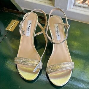 Nina New York Shimmering Rose-Gold, Silvery Sandals